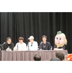 「カミエラビ」写真左より、瀬下寛之監督、じんさん、大久保篤さん、大槻林太郎さん、ヨコオタロウさん