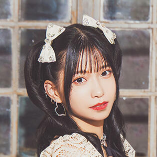 武道館より「ダービーで国歌斉唱」!?　アニソン界の異端児・亜咲花がベストアルバム「Song of LIFE」で語る10年の軌跡と“堅実な”未来