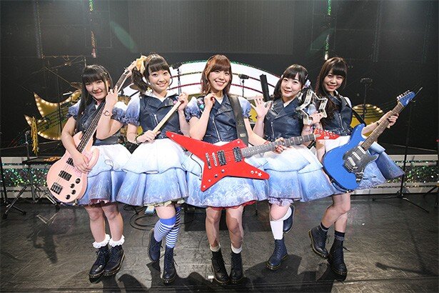 Poppin&#039;Partyの愛美さん(戸山香澄役)、大塚紗英さん(花園たえ役)、西本りみさん(牛込りみ役)、大橋彩香さん(山吹沙綾役)、伊藤彩沙さん(市ヶ谷有咲役)<br>