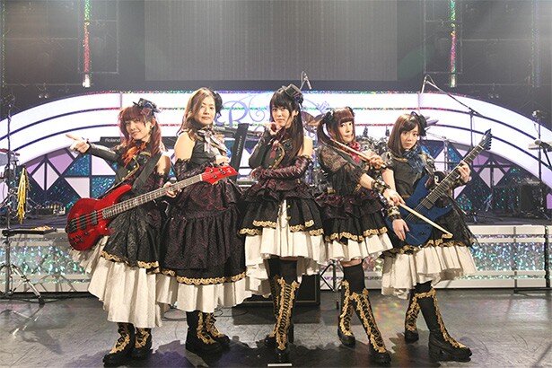 Roseliaの相羽あいなさん(湊友希那役)、工藤晴香さん(氷川紗夜役)、遠藤ゆりかさん(今井リサ役)、桜川めぐさん(宇田川あこ役)、明坂聡美さん(白金燐子役)<br>
