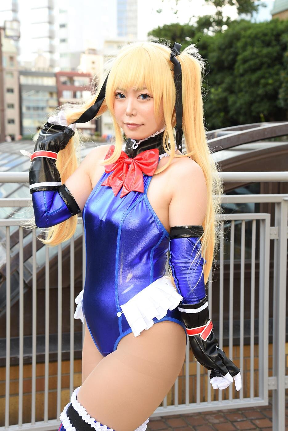 胸元がセクシーな占星術師から女騎士まで 魅力溢れる 原神 レイヤーが真夏のコスプレイベントに大集結 画像15 Webnewtype