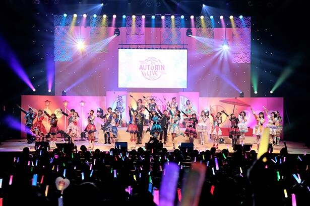 「Crew-Sing! Friend-Ship♡」の様子<br>(C)T-ARTS/syn Sophia /テレビ東京 /IPP製作委員会