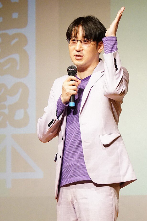 同じく、イベントの発起人でありダブルMCを務めた、お笑い芸人で国語学者のサンキュータツオさん<br>