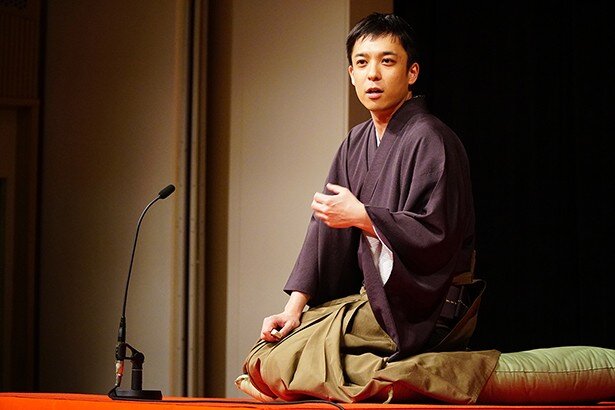 「初天神」を披露した春風亭昇々さん<br>