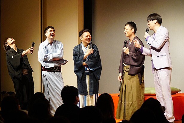 口演終了後は全員で落語トークに花が咲きました<br>