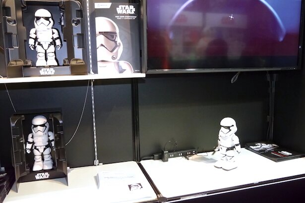UBTECHのFirst Order Stormtrooper<br>(C) ＆ TM Lucasfilm Ltd. (C) 2017 MARVEL