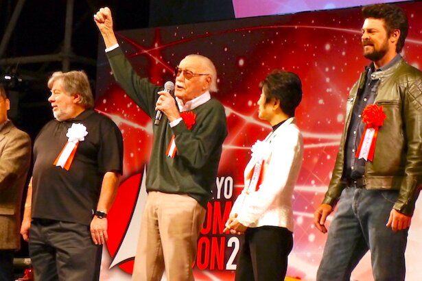 「エクセルシオール（Excelsior）!!」と叫ぶスタン・リー<br>(C) ＆ TM Lucasfilm Ltd. (C) 2017 MARVEL