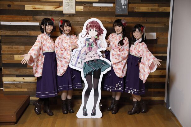 (左から)佐勘でのイベントに出演した有馬輪花役の本宮佳奈さん、草津結衣奈役の高田憂希さん、秋保那菜子役の高橋花林さん、道後泉海役の篠田みなみさん<br>(C)温泉むすめ/Enbound, Inc.