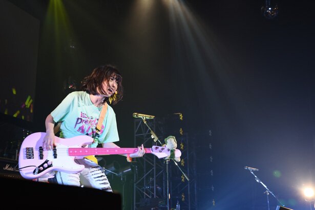 鰐淵エモコ役の吉岡茉祐さん<br> (C) 2014 Donuts Co. Ltd. All rights reserved.
