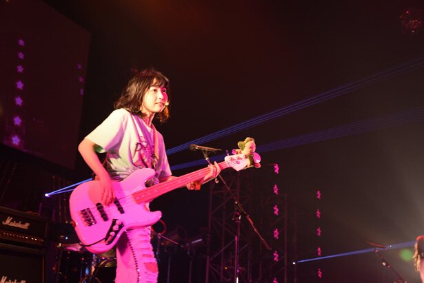 鰐淵エモコ役の吉岡茉祐さん<br> (C) 2014 Donuts Co. Ltd. All rights reserved.