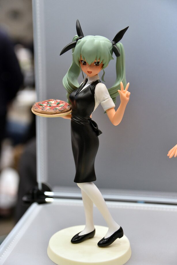 アパム弾もってこい!!による安斎千代美(アンチョビ)<br>(C)GIRLS und PANZER Finale Projekt