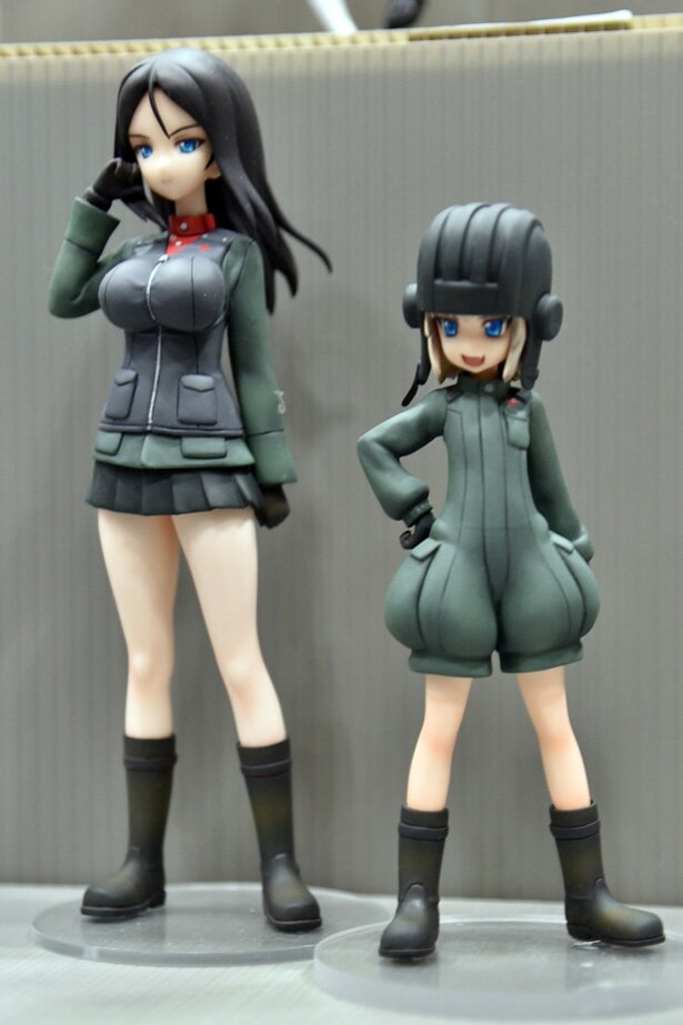 左から、青銅CIRCUSによるノンナとカチューシャ<br>(C)GIRLS und PANZER Finale Projekt