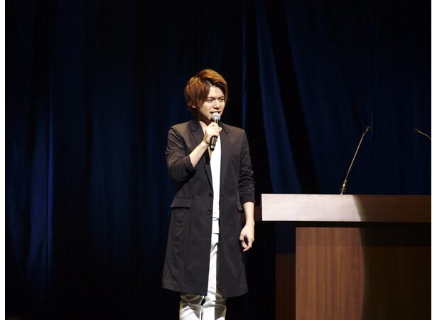 「何よりも楽しく、声優業界で一番ポジティブを撒き散らす男として、これから頑張っていけたらいいなと思っています」と意気込みを語る内田さん<br>(C)King Record.Co.,Ltd. All Rights Reserved.
