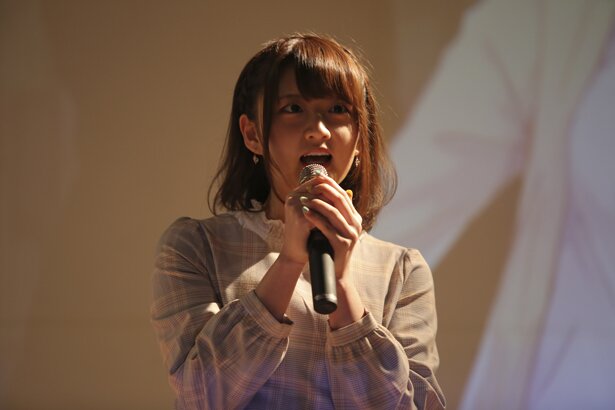 山根綺さん<br>(C)バドミントンガールズ / DMMGAMES