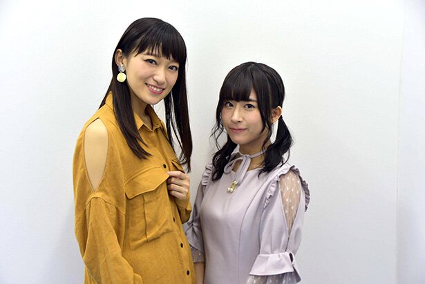 左から奴村露乃役の茜屋日海夏さんと朝霧彩役の大野柚布子さん<br>(C)佐藤健太郎（秋田書店）/「魔法少女サイト」製作委員会