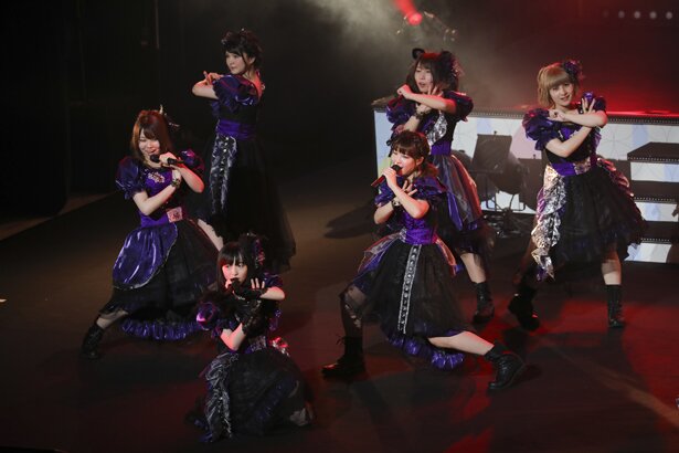 「温泉むすめ」の3rdライブ「温泉むすめ 3rd LIVE “NOW ON☆SENSATION!! Vol.3”～ワイワイワッチョイナ!!～」より<br>(C)温泉むすめ/Enbound, Inc.