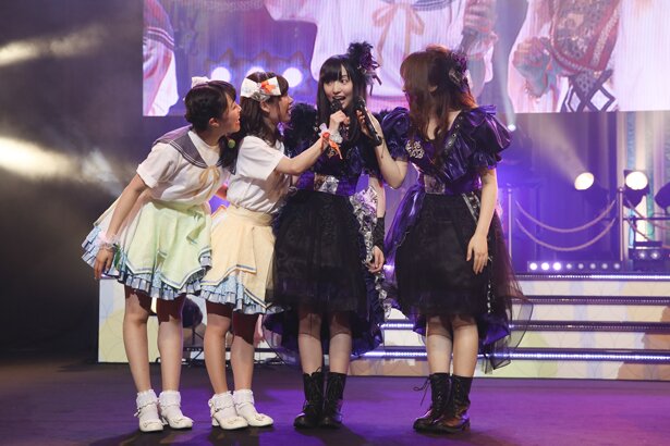 「温泉むすめ」の3rdライブ「温泉むすめ 3rd LIVE “NOW ON☆SENSATION!! Vol.3”～ワイワイワッチョイナ!!～」より<br>(C)温泉むすめ/Enbound, Inc.