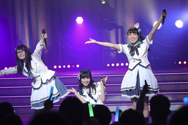 「温泉むすめ」の3rdライブ「温泉むすめ 3rd LIVE “NOW ON☆SENSATION!! Vol.3”～ワイワイワッチョイナ!!～」より<br>(C)温泉むすめ/Enbound, Inc.