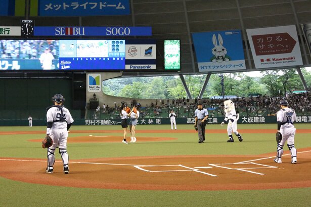 「埼玉西武ライオンズ×ヤマノススメ サードシーズン」コラボデーイベントより<br>(C)しろ/アース・スター エンターテイメント/『ヤマノススメ サードシーズン』製作委員会