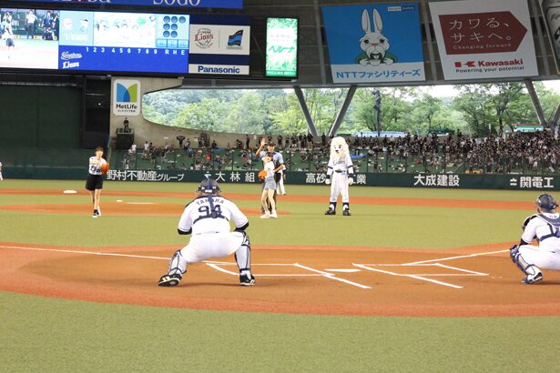 「埼玉西武ライオンズ×ヤマノススメ サードシーズン」コラボデーイベントより<br>(C)しろ/アース・スター エンターテイメント/『ヤマノススメ サードシーズン』製作委員会