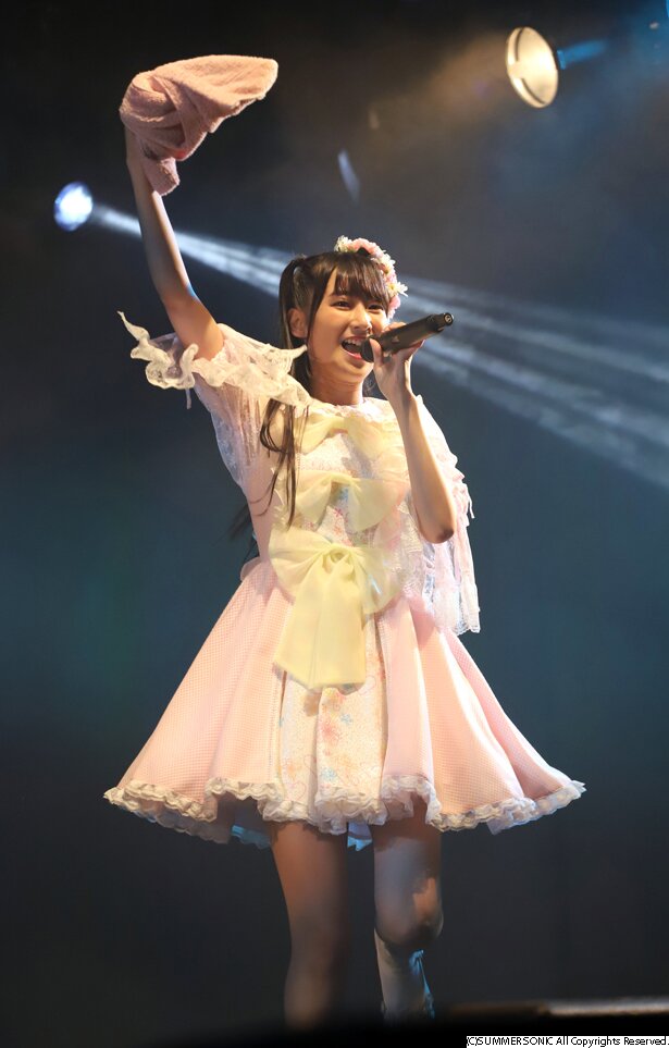 城崎亜莉咲役の山下七海さん<br>(C) 温泉むすめ/Enbound, Inc.