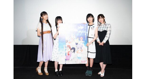 左から小岩井ことりさん（宮内れんげ役）、村川梨衣さん（一条 蛍役）、佐倉綾音さん（越谷夏海役）、阿澄佳奈さん（越谷小鞠役）<br>(C)2018 あっと・KADOKAWA刊/旭岡分校管理組合劇場
