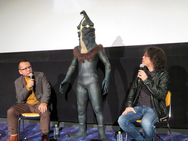 会場に現れたケムール人<br>(C) TSUBURAYA PRODUCTIONS Co., Ltd.
