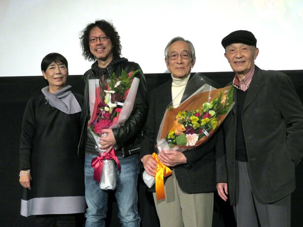 左から江戸川由利子役の桜井浩子さん、浦沢直樹さん、飯島敏宏さん、戸川一平役の西條康彦さん<br>(C) TSUBURAYA PRODUCTIONS Co., Ltd.