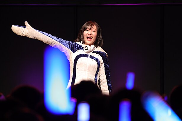 「PPP」でフンボルトペンギンを演じる築田行子さん<br>