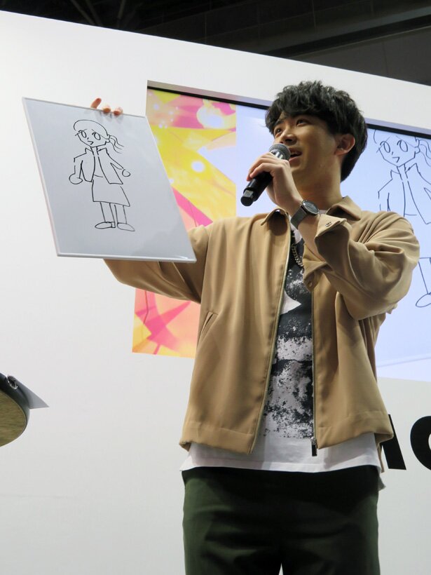 シキ役の伊東健人さん<br>(C)DMM GAMES