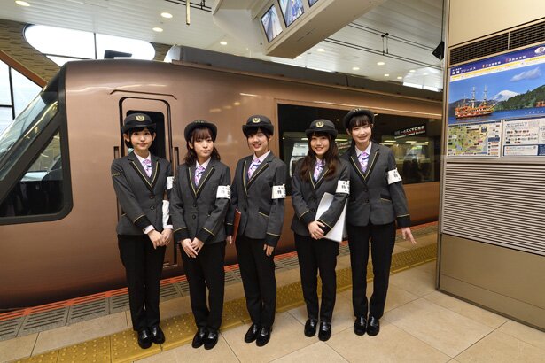 「SPECIAL YUKEMURI FESTA in 箱根(小田原)」ロマンスカー乗車前の様子<br>(C)温泉むすめ/Enbound, Inc.