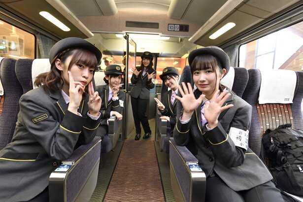 「SPECIAL YUKEMURI FESTA in 箱根(小田原)」ロマンスカー車内の様子。<br>(C)温泉むすめ/Enbound, Inc.