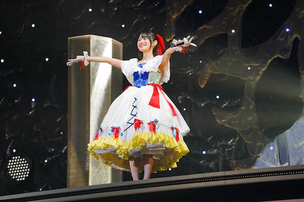 「小倉唯 LIVE TOUR 2019 Step Apple」ツアーファイナル・幕張メッセ公演より<br>撮影：上飯坂一、増田慶