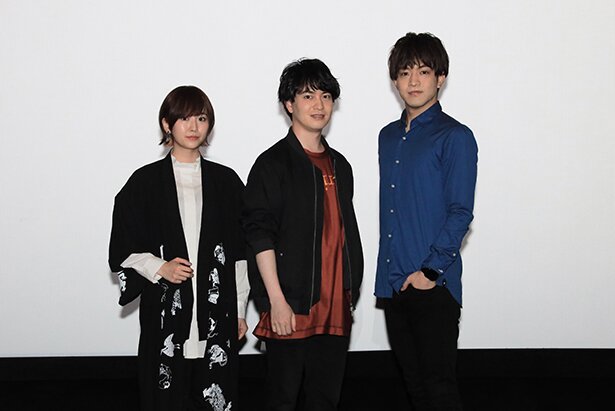 写真左より、帰蝶役の花守ゆみりさん、織田信長役の小林裕介さん、織田信勝役の石川界人さん<br>
