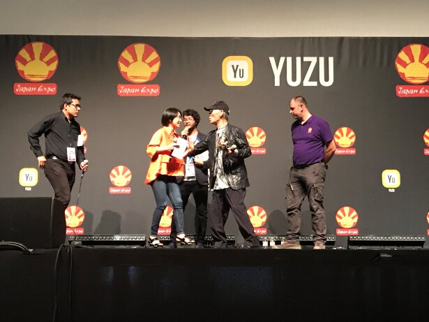 富野監督と握手するmiwaさん<br>(C)創通・サンライズ