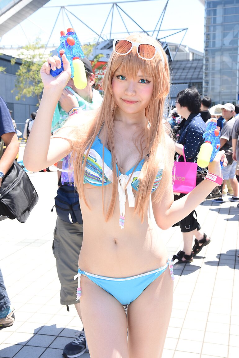 水着姿の美女レイヤーが勢ぞろい 炎天下のコミケ96を彩った Fgo Re ゼロ アズレン ヒロインたち 画像11 Webnewtype