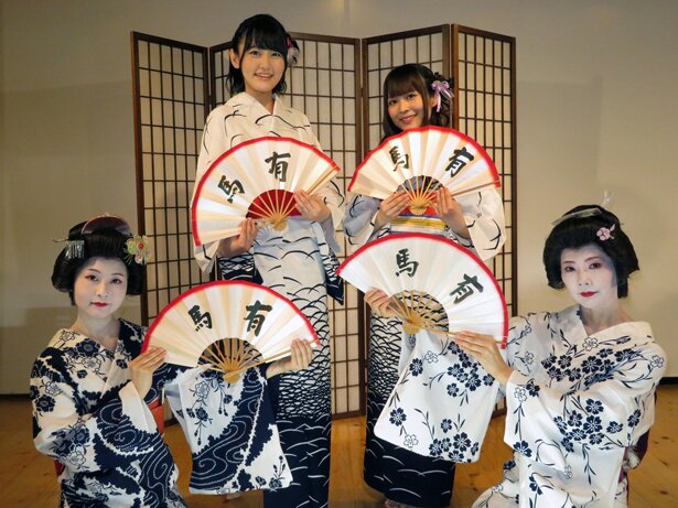 芸妓体験の様子<br>(C)温泉むすめ/Enbound, Inc.