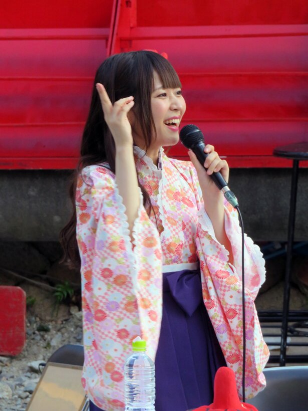 桑原由気さん<br>(C)温泉むすめ/Enbound, Inc.