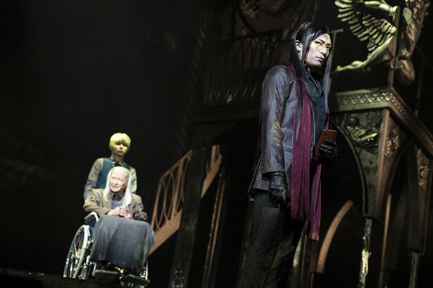 「ロード・エルメロイⅡ世の事件簿 -case.剥離城アドラ-」プレビュー公演より<br>(C)三田誠・TYPE-MOON / LEM STAGE PROJECT