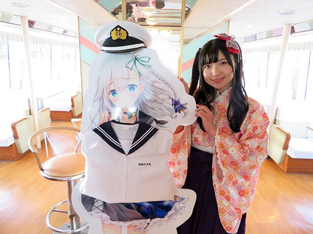 遊覧船での様子<br>(C)温泉むすめ/Enbound, Inc.