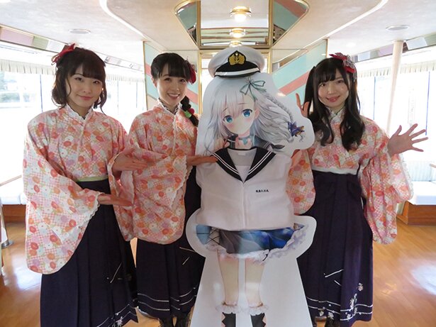 遊覧船での様子<br>(C)温泉むすめ/Enbound, Inc.