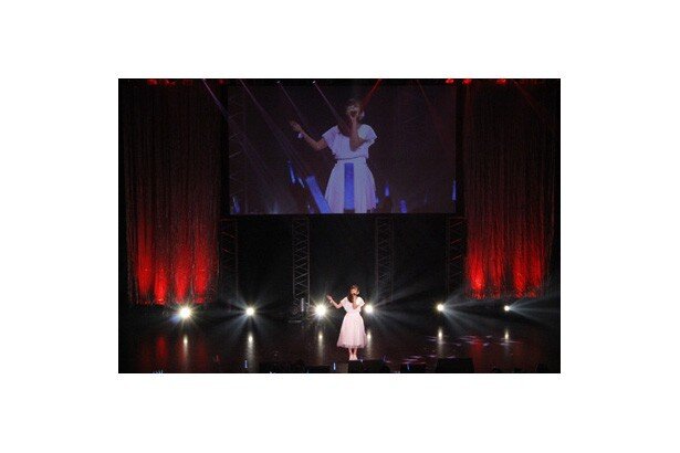 「AVALON」では裸足になって熱唱した沼倉愛美<br>