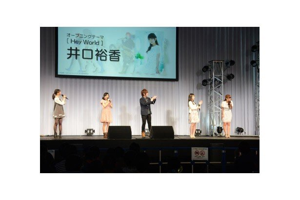 井口裕香はオープニングテーマ「Hey World」を初披露<br>