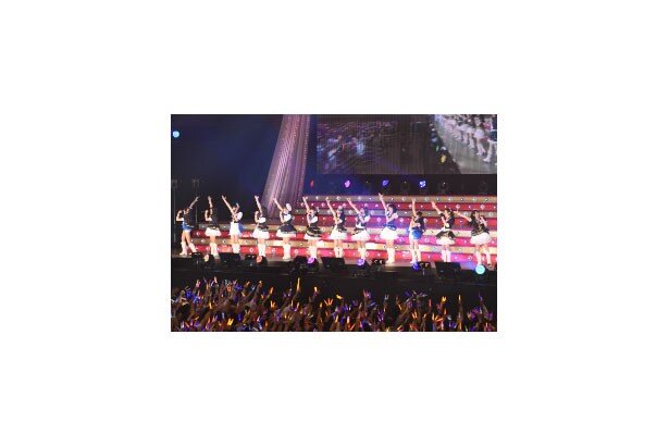 アンコールに応えて「Thank You!」を歌い上げ、2日間に及ぶライブの初日は幕を閉じた<br>