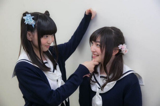 上田さんのあごに手をやる田中さんが本気デス！<br>