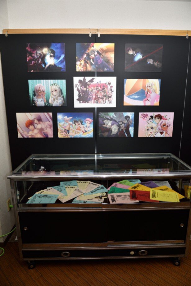 前シリーズのアフレコ台本やエンドカードも展示されている。台本の表紙に描かれているイラストはめったに見れないものなので必見<br>