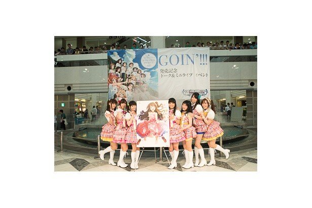 「GOIN’!!!」CD発売イベントに登場したキャストの7名。写真左から、山本希望、高森奈津美、大空直美、大橋彩香、黒沢ともよ、青木瑠璃子、松嵜麗<br>