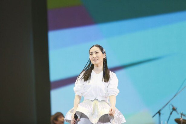 ライブ中には晴れやかな笑顔も見せてくれた<br>