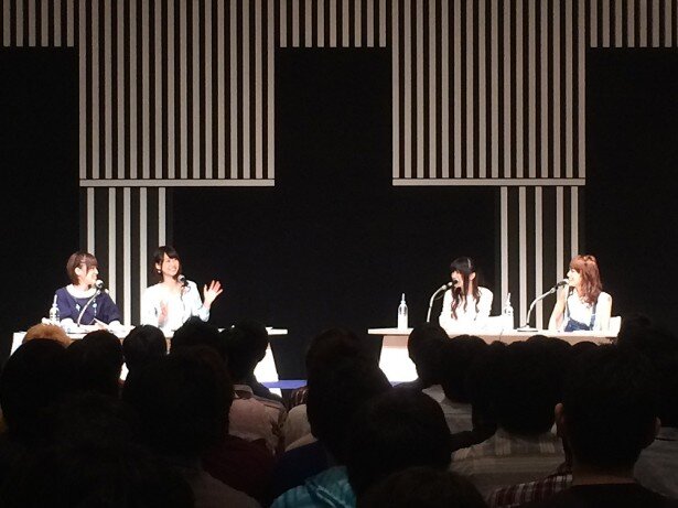 昼の部では女性声優4人が登場。左から、高橋李依、芹澤優、上田麗奈、茜屋日海夏
