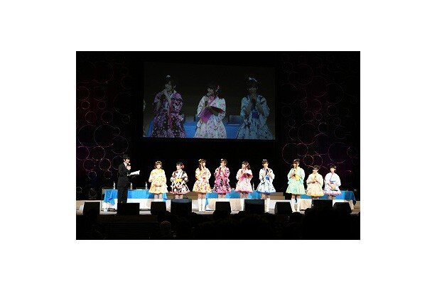 大きなホールのアイマスイベントでは初登場となった武内さんも、今回はたくさん346プロのみなさんと絡んで盛り上げました(写真は夜の部)<br>